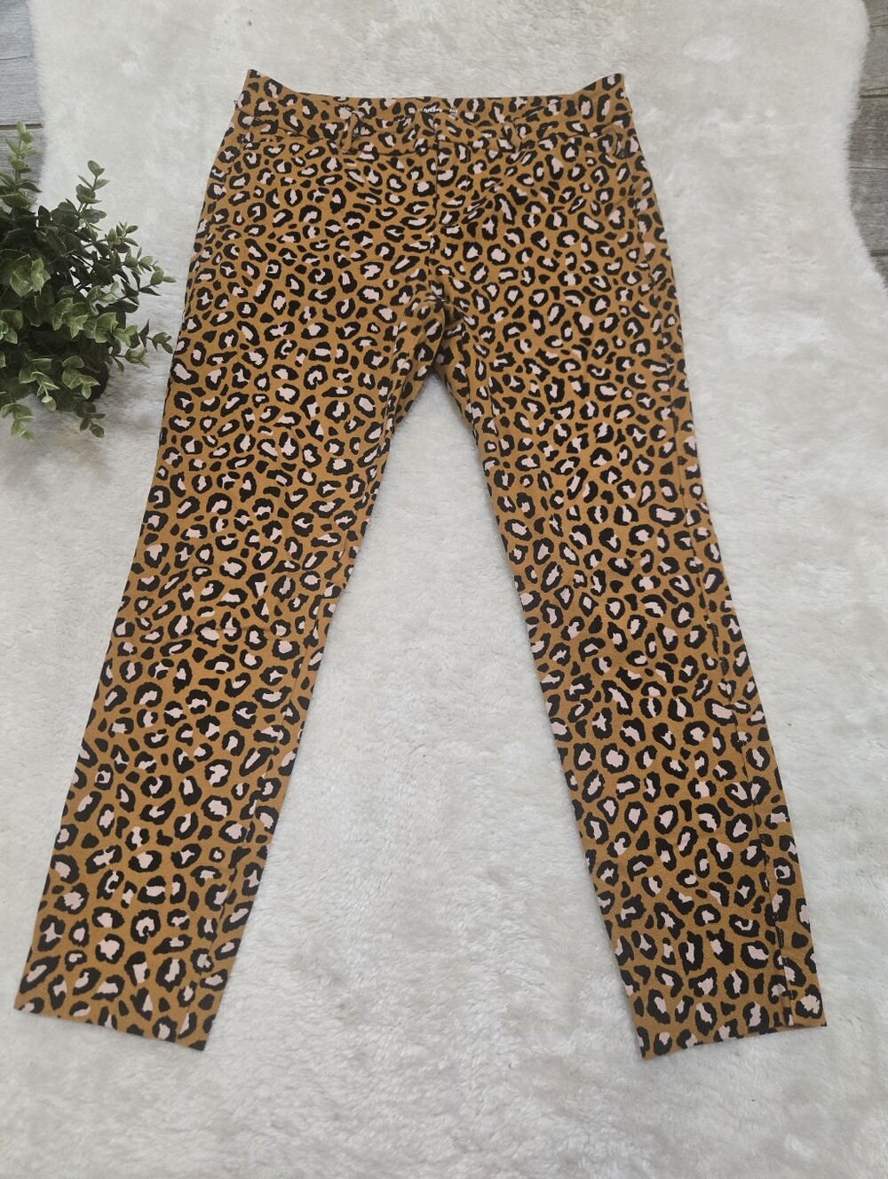 Old Navy Leopard Print Pixie Skinny Ankle Pants, Size 6 - Picture 1 of 8